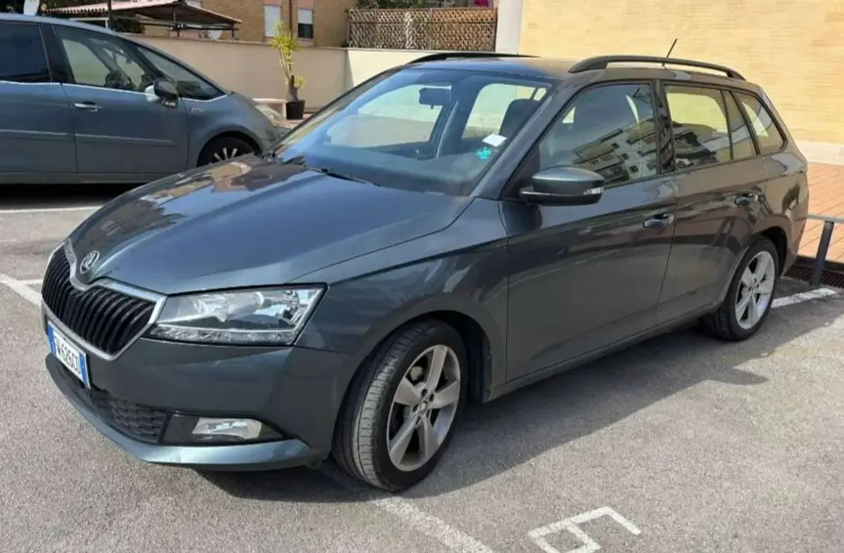 Usata Skoda Fabia Design Edition 75 CV (55 kW) 2019 Argento Utilitaria