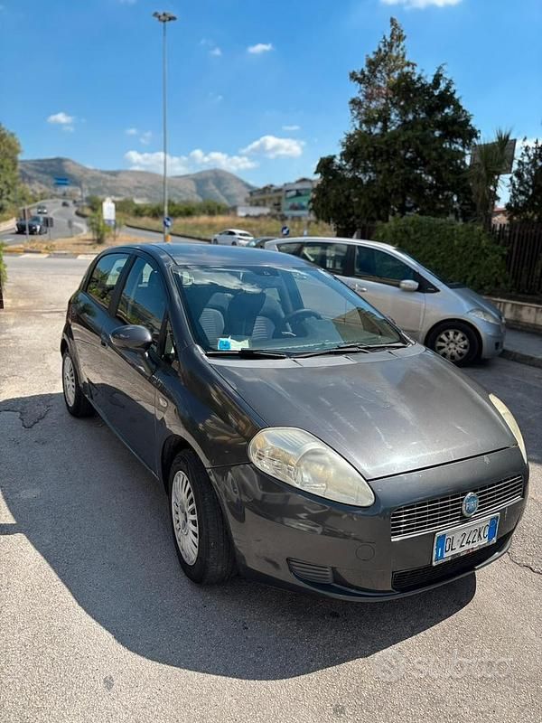 Usata Fiat Grande Punto 65 CV (47 kW) 2007 Grigio Utilitaria