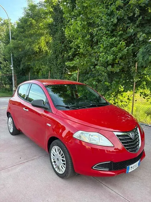 Usata Lancia Ypsilon Platinum 69 CV (50 kW) 2017 Utilitaria