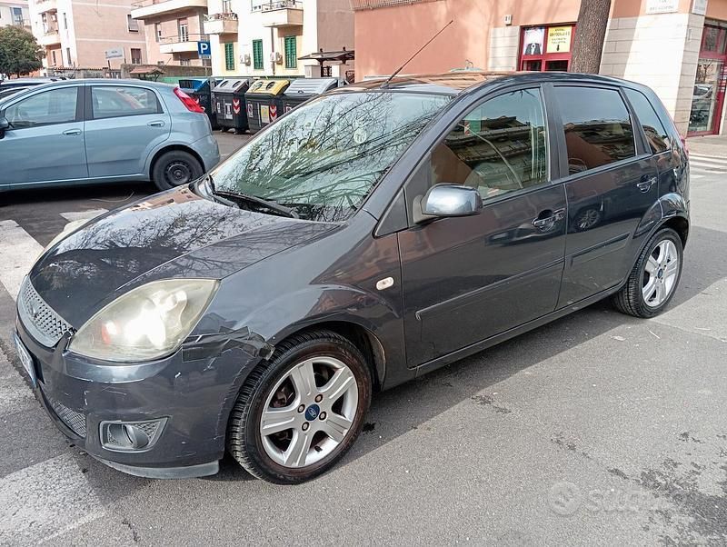 Usata Ford Fiesta Titanium 75 CV (55 kW) 2008 Blu Utilitaria