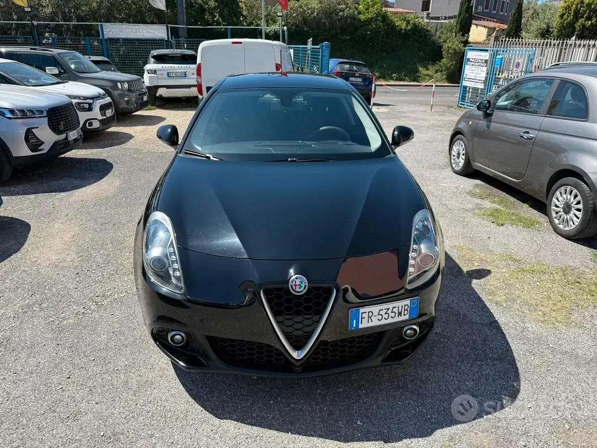 Begagnad Alfa Romeo Giulietta Super 120 HK (88 kW) 2018 Svart Halvkombi