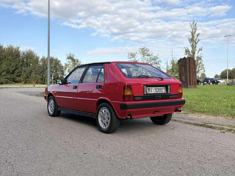 Usata Lancia Delta 166 CV (122 kW) 1986 Rosso Utilitaria