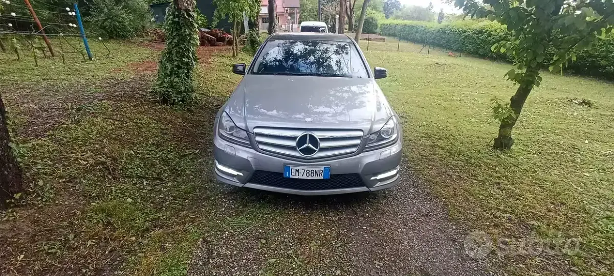 Usata Mercedes C200 136 CV (100 kW) 2012 Grigio Berlina