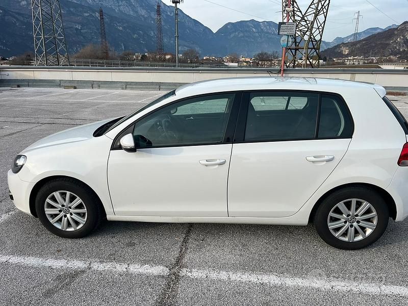 Usata VW Golf VII Comfortline 105 CV (77 kW) 2012 Bianco Berlina