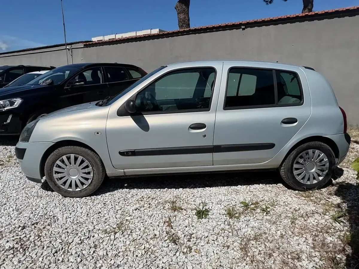 Käytetty Renault Clio II LIMITED 58 HP (42 kW) 2003 Harmaa Sedan