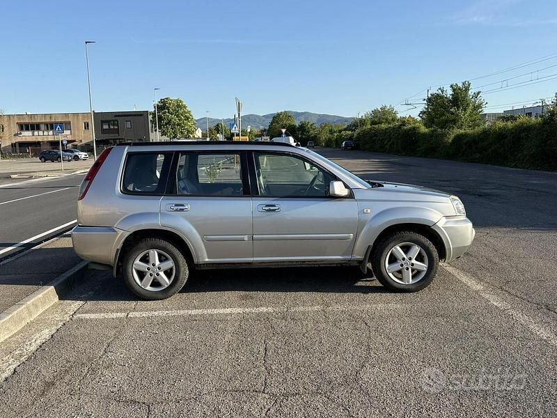 Usata Nissan X-Trail 136 CV (100 kW) 2004 Grigio SUV