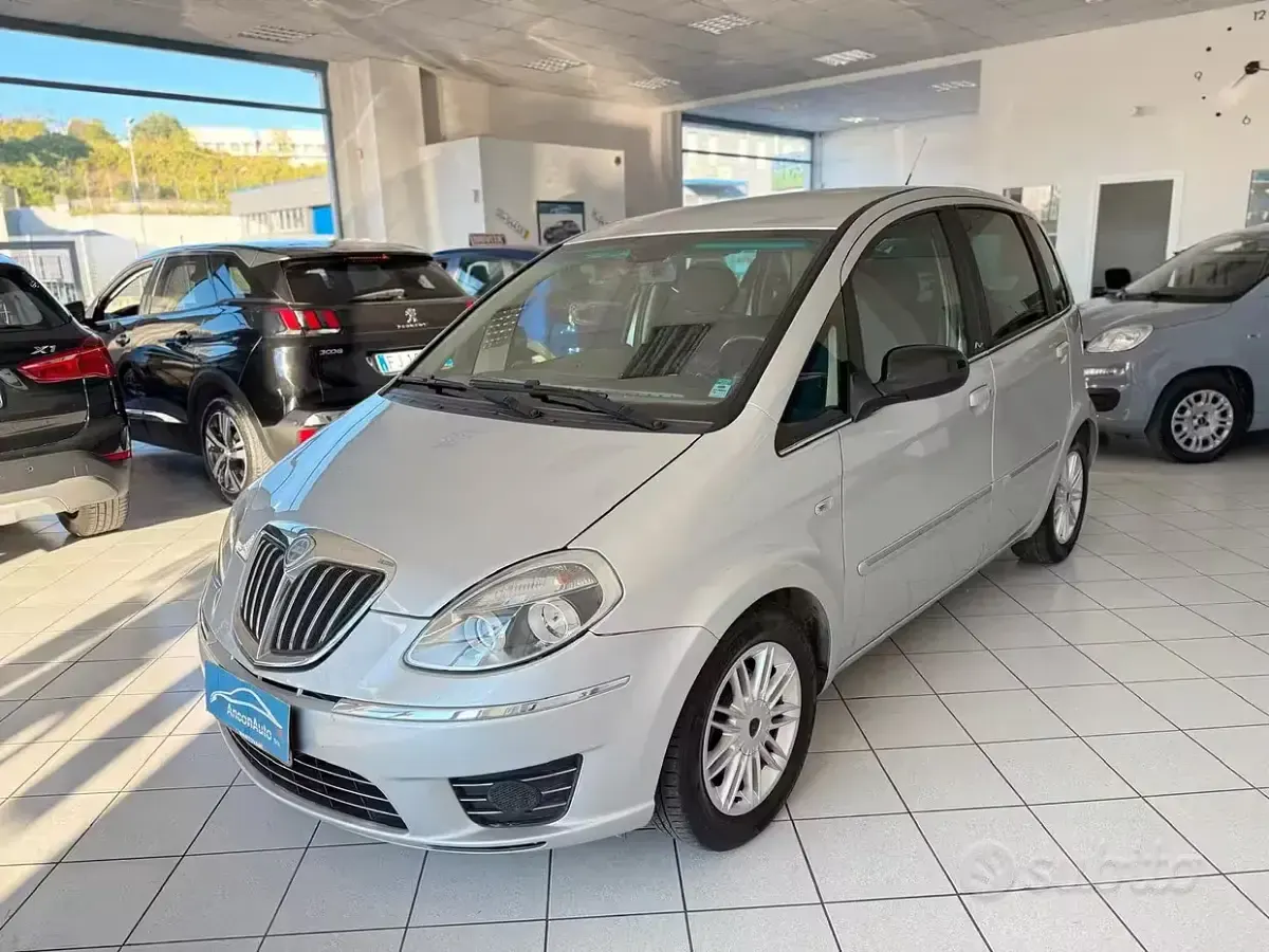 Usata Lancia Musa 95 CV (69 kW) 2012 Grigio Monovolume