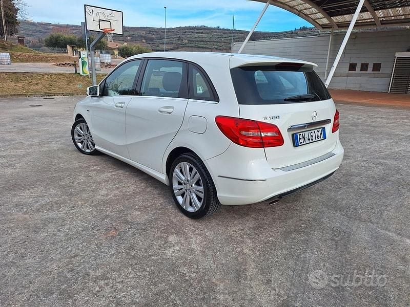 Usata Mercedes B180 Executive 122 CV (89 kW) 2012 Bianco Monovolume