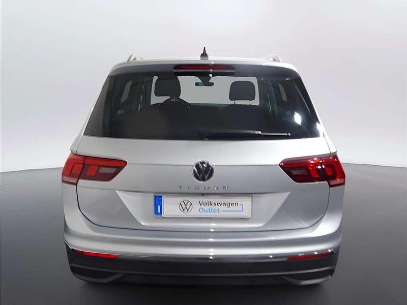 Usata VW Tiguan Life 131 CV (96 kW) 2023 Reflex silver metallizzato SUV