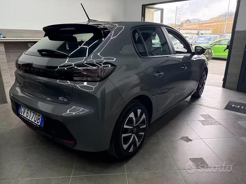 Gebraucht Peugeot 208 Active 75 PS (55 kW) 2024 Grau Kleinwagen