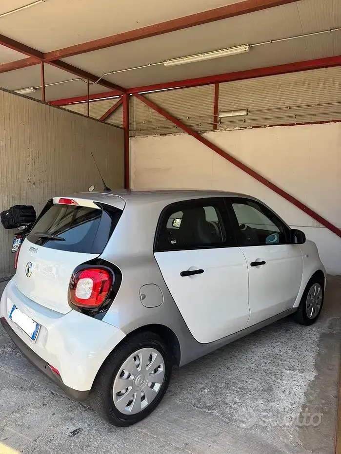 Usata Smart ForFour 71 CV (52 kW) 2018 Bianco Utilitaria