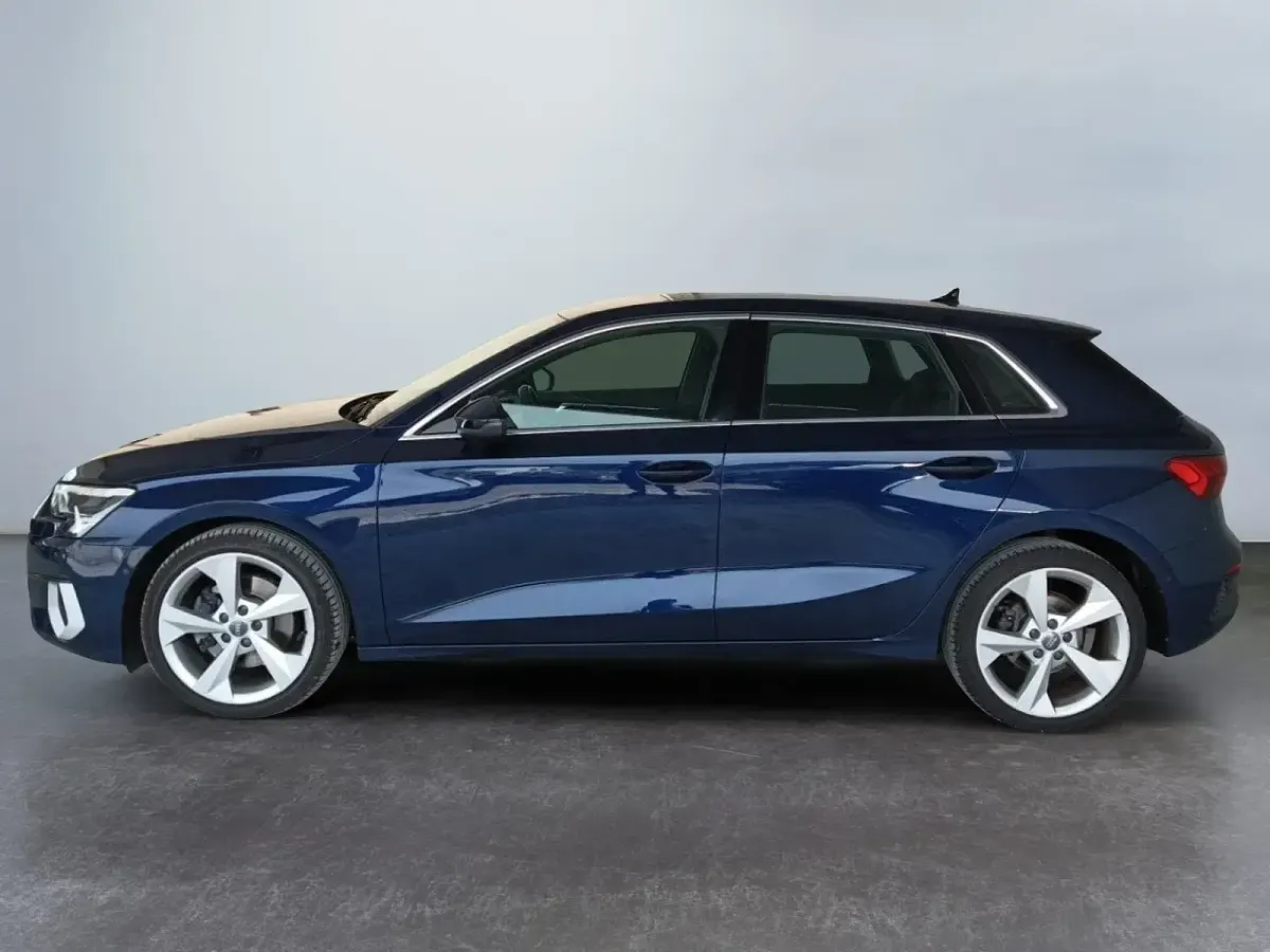 Begagnad Audi A3 Sportback Advanced 150 HK (110 kW) 2020 Blå Halvkombi
