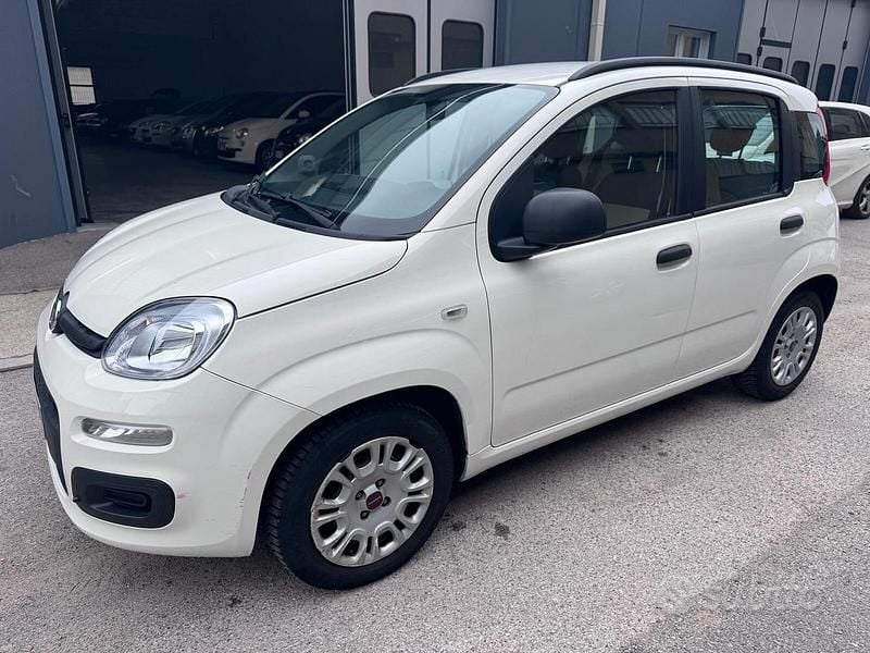 Usata Fiat Panda Lounge 69 CV (50 kW) 2012 Bianco Utilitaria