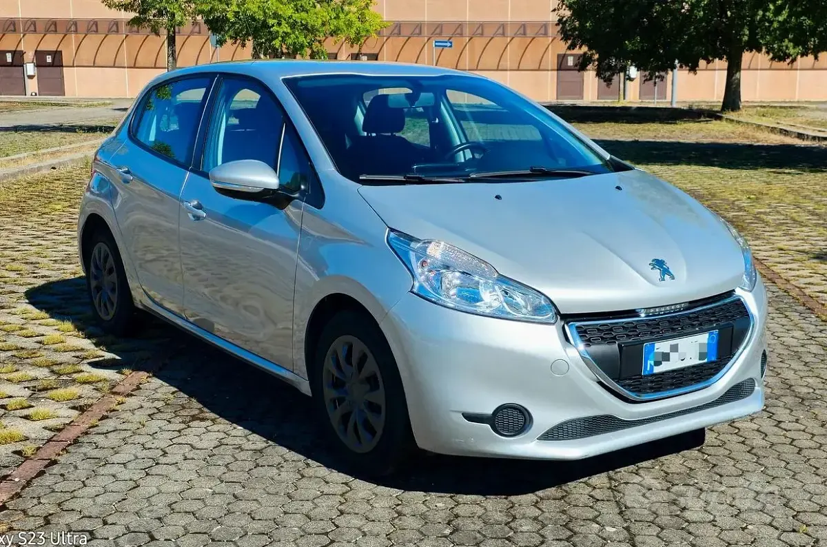 Usata Peugeot 208 Access 68 CV (50 kW) 2015 Grigio Utilitaria