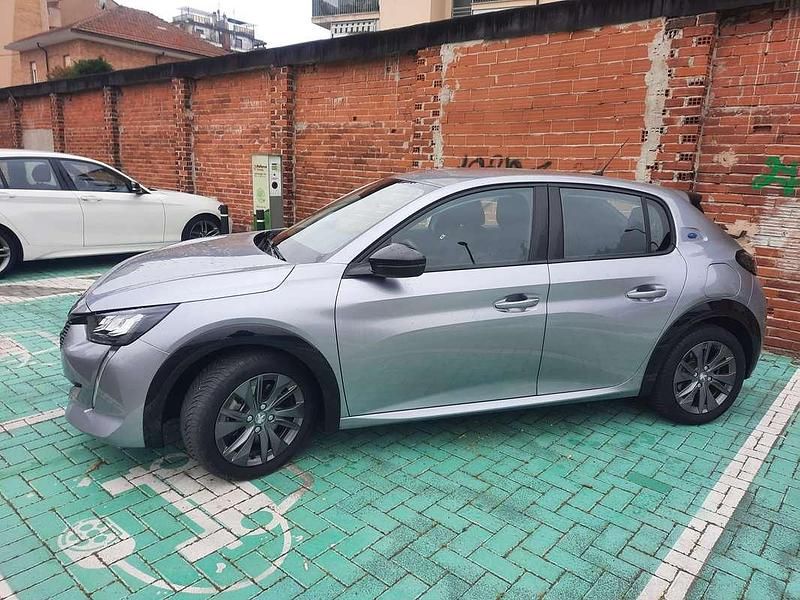 Usata Peugeot 208 Allure 56 kW (77 CV) 2022 Grigio Utilitaria