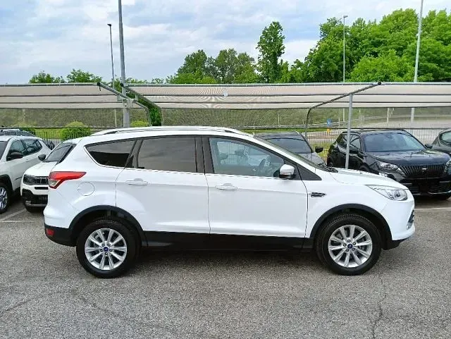 Usata Ford Kuga Titanium 150 CV (110 kW) 2015 Bianco pastello SUV