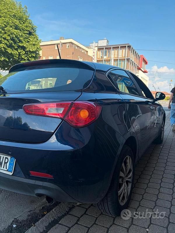 Usata Alfa Romeo Giulietta 140 CV (102 kW) 2011 Blu Utilitaria