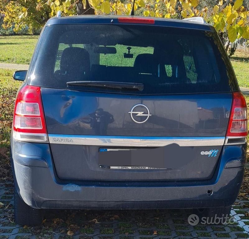 Grigio Usata 2007 Opel Zafira Tre volumi | 950 € (Super prezzo) - Immagine 1/4