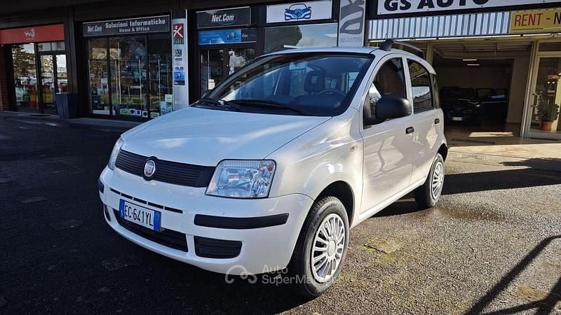 Bianco Usata 2010 Fiat Panda Tre volumi | 4500 € (Buon prezzo) - Immagine 1/4
