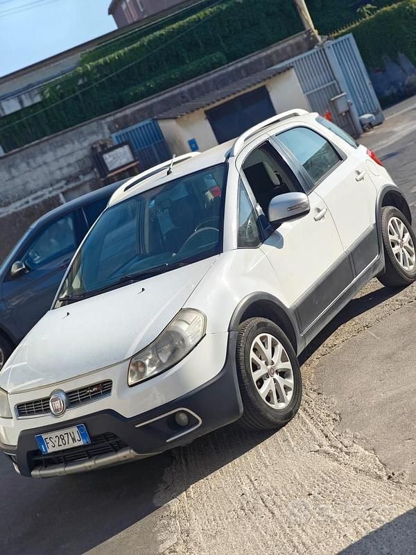 Usata Fiat Sedici 120 CV (88 kW) 2012 Bianco SUV