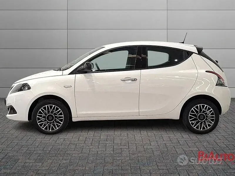 Usata Lancia Ypsilon S 69 CV (50 kW) 2024 Bianco Utilitaria