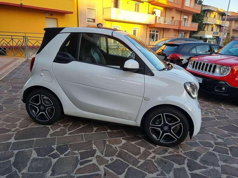 Usata Smart ForTwo Electric Drive Passion 60 kW (82 CV) 2019 Bianco Cabrio