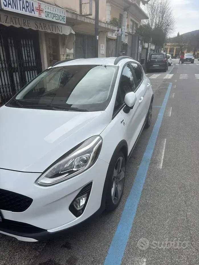 Second-hand Ford Fiesta Active 100 CP (73 kW) 2018 Alb Hatchback