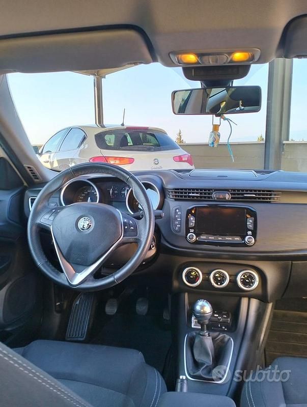 Usata Alfa Romeo Giulietta Exclusive 120 CV (88 kW) 2016 Bianco Utilitaria