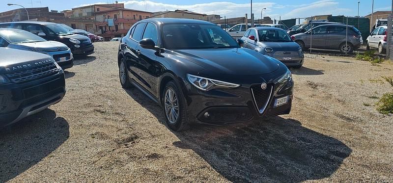 Usata Alfa Romeo Stelvio Tech Edition 160 CV (117 kW) 2019 Nero SUV