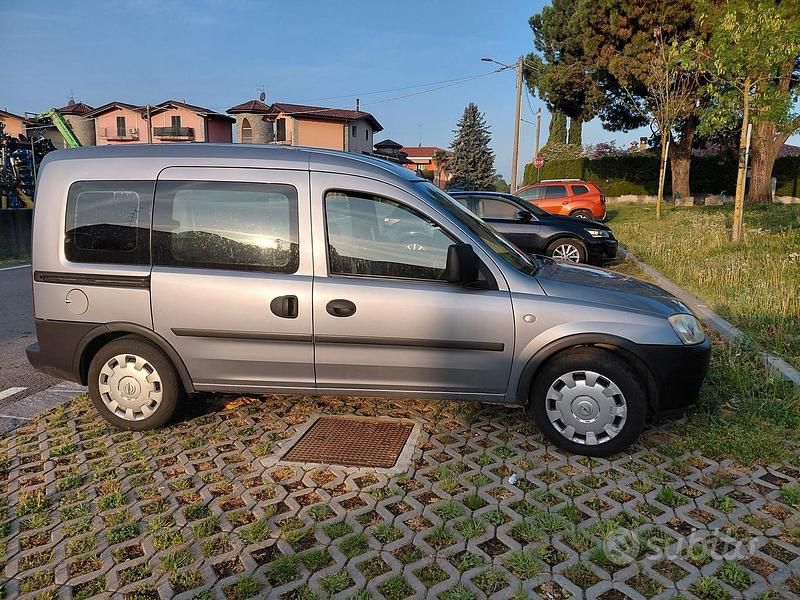 Usata Opel Combo 2009 Grigio Monovolume