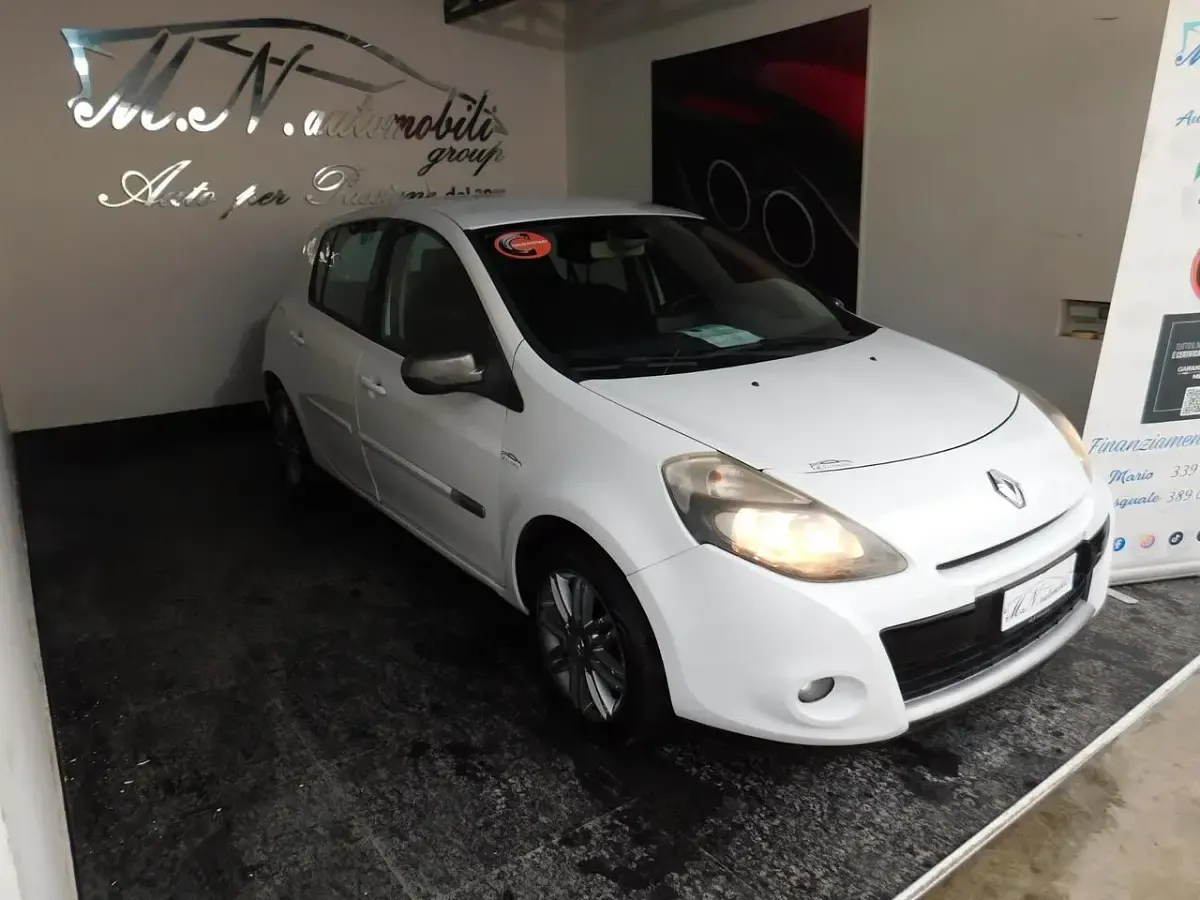 Usata Renault Clio II Dynamique 75 CV (55 kW) 2011 Bianco pastello Berlina