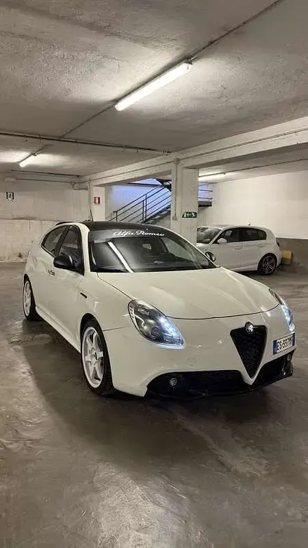 Usata Alfa Romeo Giulietta Exclusive 170 CV (125 kW) 2013 Bianco Utilitaria