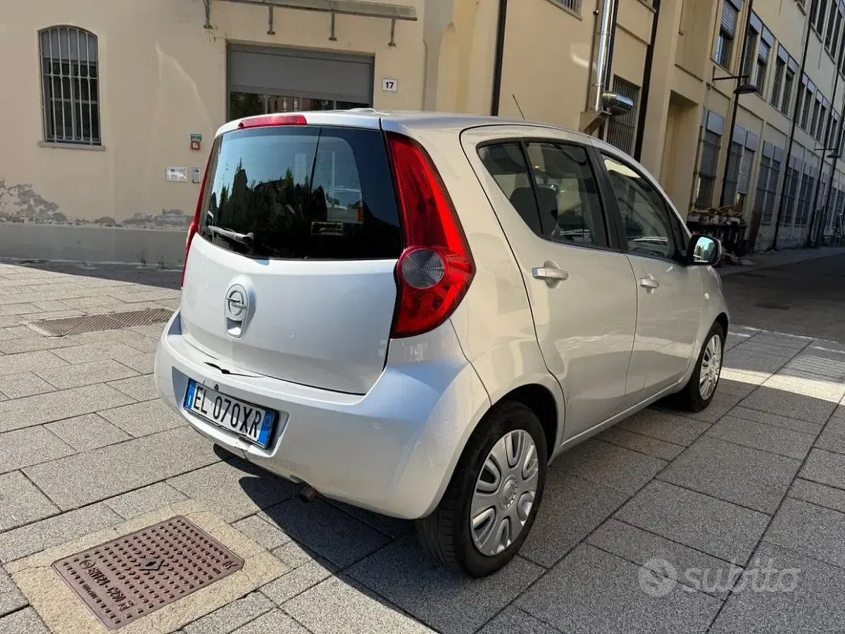 Usata Opel Agila Enjoy 68 CV (50 kW) 2012 Grigio Utilitaria