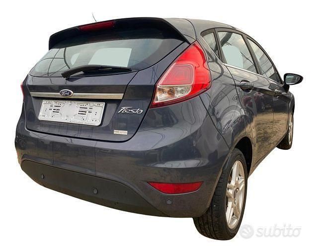 Begagnad Ford Fiesta 75 HK (55 kW) 2015 Grå Sedan