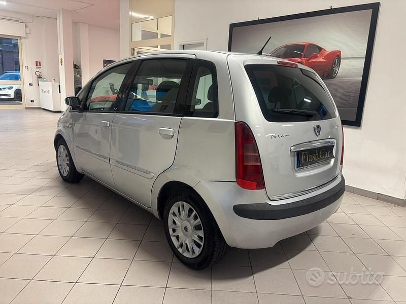 Usata Lancia Musa 90 CV (66 kW) 2007 Grigio Monovolume