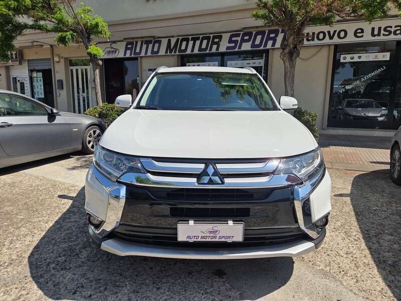 Usata Mitsubishi Outlander Intense 150 CV (110 kW) 2016 Bianco SUV