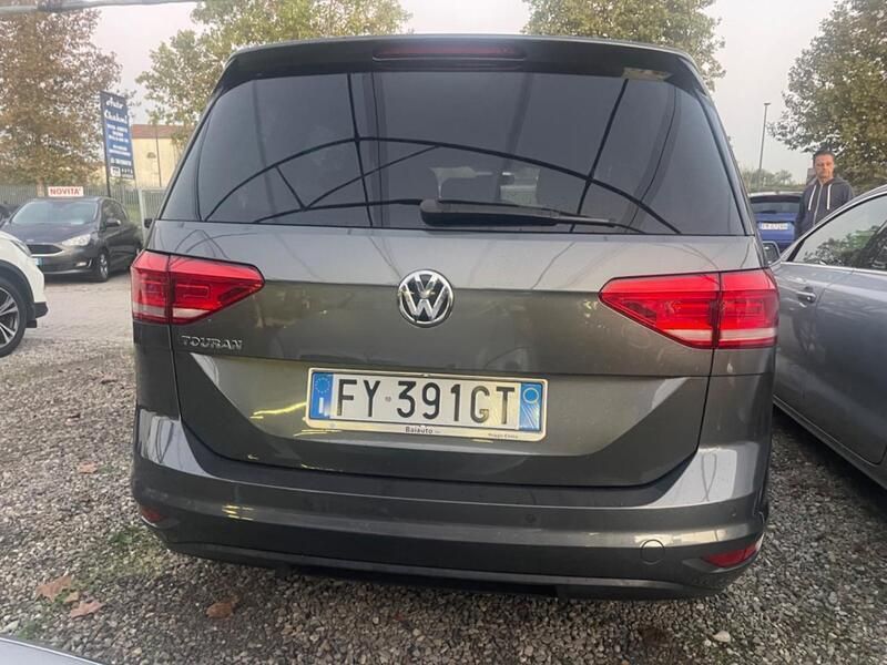 Usata VW Touran Executive 115 CV (84 kW) 2019 Grigio Monovolume