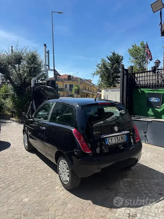 Usata Lancia Ypsilon 60 CV (44 kW) 2005 Nero Utilitaria