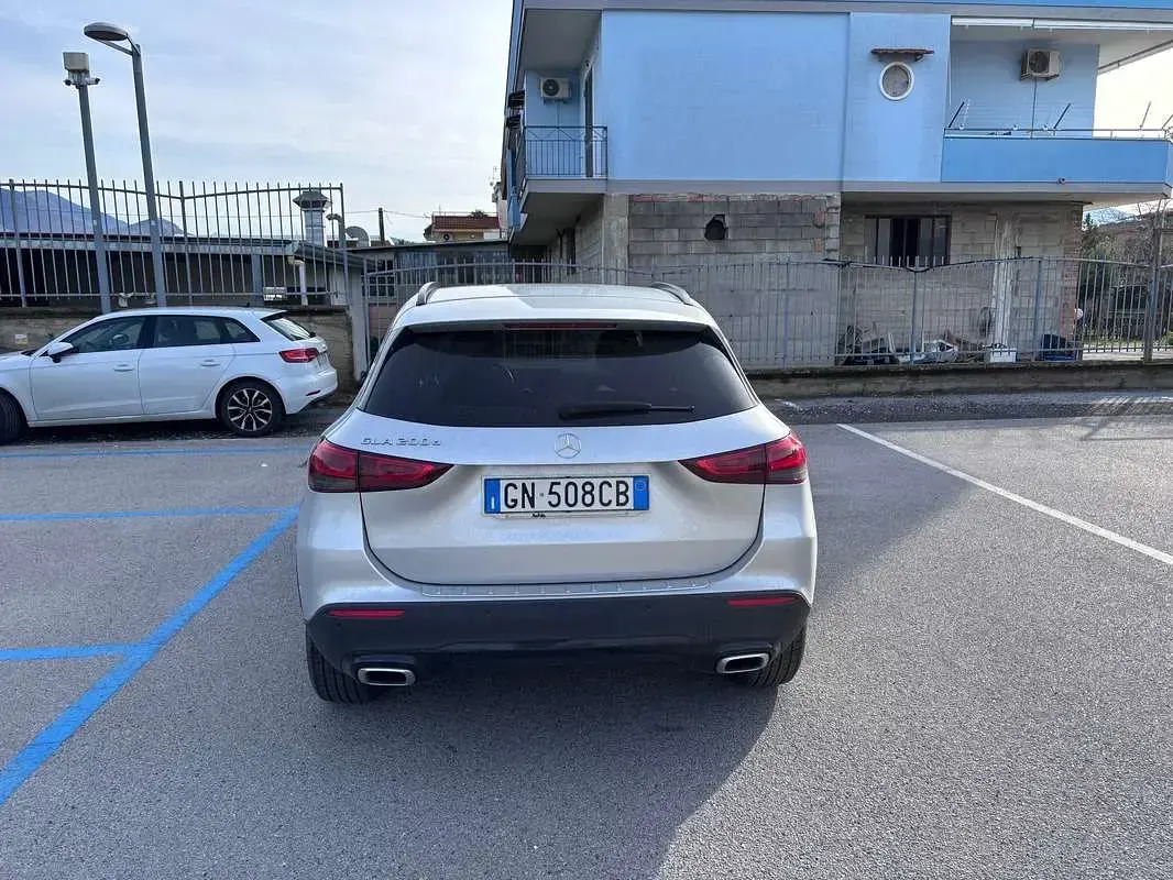 Usata Mercedes GLA200 150 CV (110 kW) 2023 Argento SUV