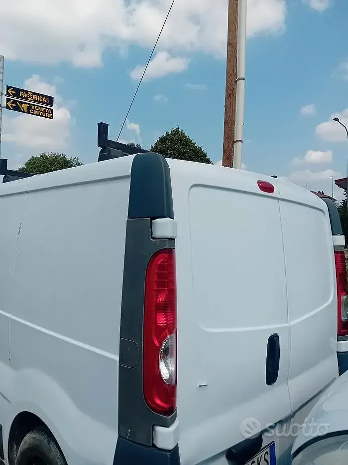 Usata Nissan Primastar 114 CV (83 kW) 2007 Bianco Monovolume