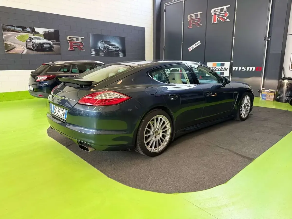 Usata Porsche Panamera 4 299 CV (219 kW) 2011 Grigio Utilitaria