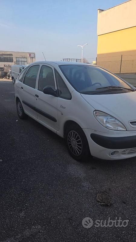 Usata Citroën Xsara Picasso 2002 Bianco Monovolume
