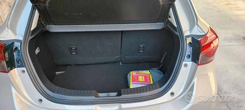 Usata Mazda 2 Exclusive-Line 90 CV (66 kW) 2024 Grigio Utilitaria