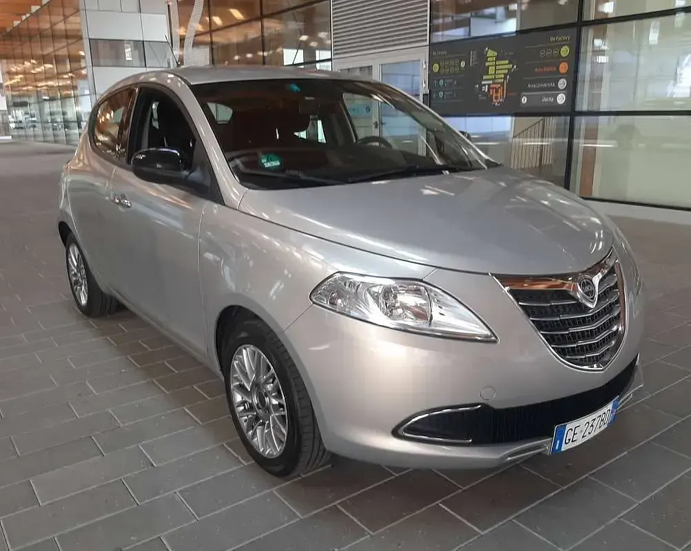 Usata Lancia Ypsilon Gold 69 CV (50 kW) 2014 Beige Utilitaria