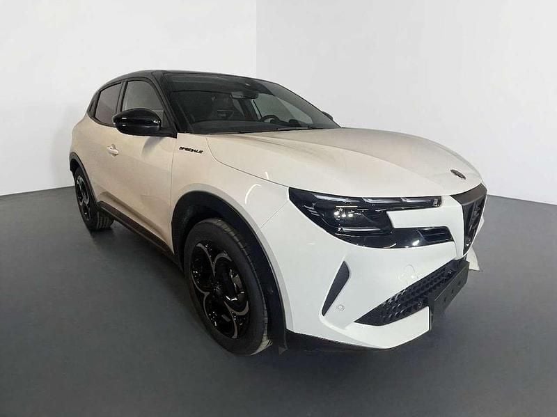 Nuova Alfa Romeo Junior Edizione Speciale 145 CV (106 kW) 2026 Bianco tetto nero SUV