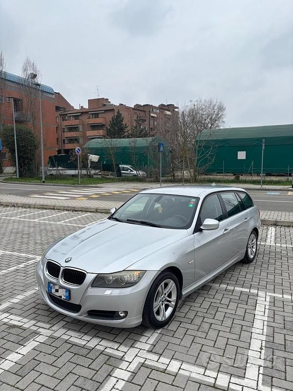 Usata BMW 318 M Sport 143 CV (105 kW) 2010 Grigio Station wagon