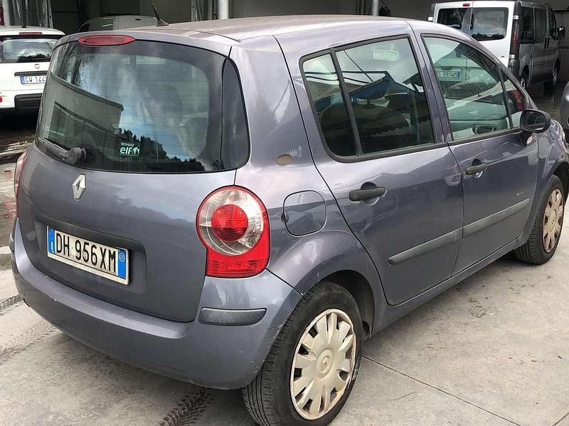Usata Renault Modus 68 CV (50 kW) 2007 Grigio Monovolume
