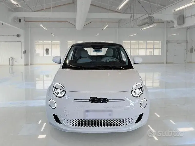 Usata Fiat 500e La Prima 42 kW (58 CV) 2023 Bianco Berlina
