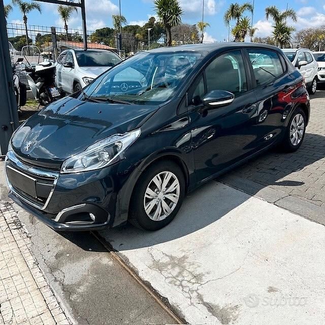 Usata Peugeot 208 Allure 81 CV (59 kW) 2017 Nero Utilitaria