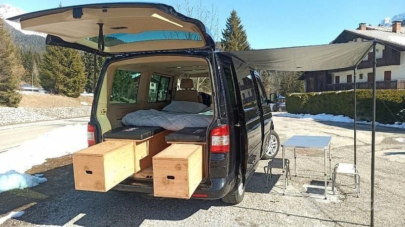Usata VW T5 Highline 174 CV (127 kW) 2008 Nero Furgone